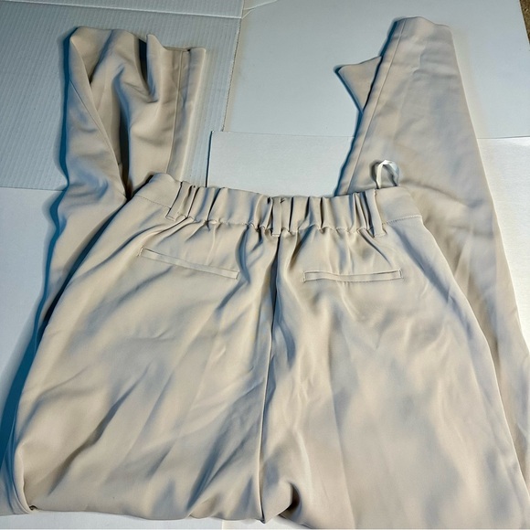 NWOT Quince Stretch Crepe Pleated Wide Leg Pants, Sand, Size 6 - Picture 4 of 6